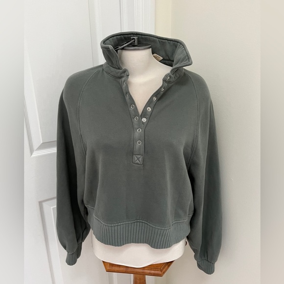aerie Tops - NWT Aerie relaxed fit ladies sweatshirt size small
